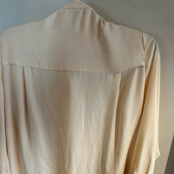Anne Klein cream colored pleated blouse - Picture 2 of 3